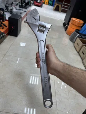 مفتاح متحرك 18 انش