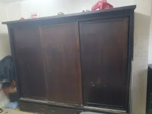 غرفة نوم خشب لاتيه وقشرة بلوط للبيع