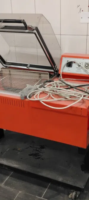 ماكنه تغليف للتمور او تغليف اطباق آخره مثل البيض واشياء كثيره