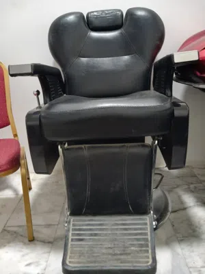 كراسي حلاقة طيارة نظاف