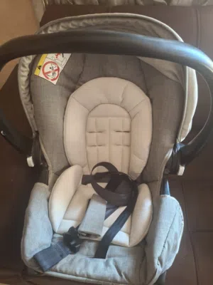 شفاط حليب وcarseat للبيع