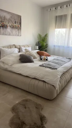 غرفة نوم للبيع بحالة ممتازة جدا جدا