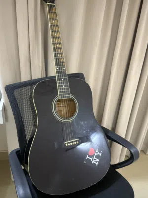 Guitar جيتار-قيتار أكوستك أسود