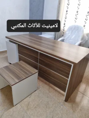 مكتب مدير مع جانبية ثابثة وطاولة وسط توصيل مجاني  لامينيت للأثاث المكتبي