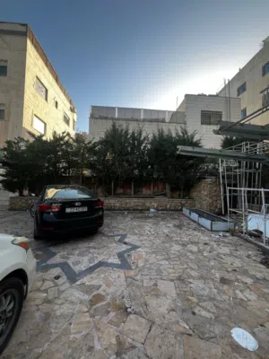 عماره سكنيه للبيع مع قطعه ارض على شارعين - بسعر مميز