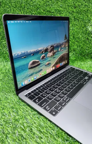 MacBook M1 chip 2020 model 16gb ram 512gb ssd Touch I'D macOS Tahoa 26.5 Buit-in Liquid Retina Displ
