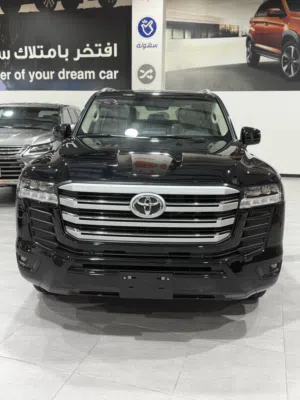 Toyota Land Cruiser أسطورة الطرق... قوة وهيبة ما تتكرر