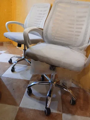 3كراسي مكتب بحاله جيده