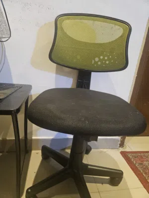 2 كرسي مكتب اطفال بحالة ممتازة