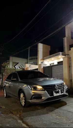 للبيع mg5 2024 رصاصي اللون
