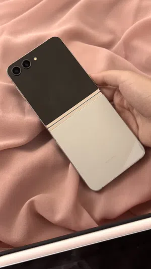 موبايل جالاكسي z flip 5 مستعمل شبه جديد نظيف جداً 512GB بلون mint