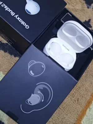 سماعات نوعيه ممتازه عسل وصوت يجنن كدامكم نظافه 90%
