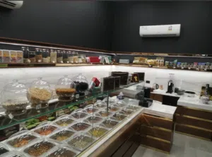 محل مكسرات وقهوة ومنتجات سورية للبيع