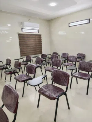 كرسي محاضرات اوبال منجد مع تكاية