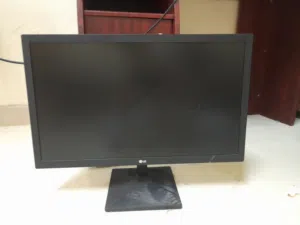 شاشة من شركة LG 22 بوصة من نوع LCD
