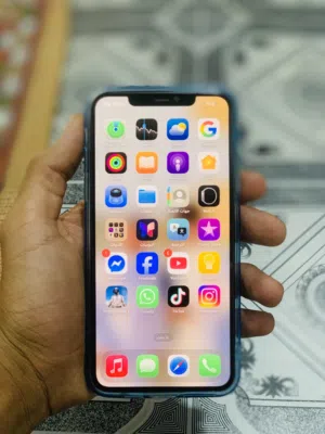 Apple iPhone 11 Pro Max 256 GB in Basra