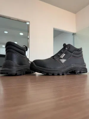 عرض تصفية فقط ب 4.300 بيسة حذاء سيفتي من شركة WAQ متوفر لدى سياب للتجارة.  WAQ SAFTY CHOOSE [SIYAB]