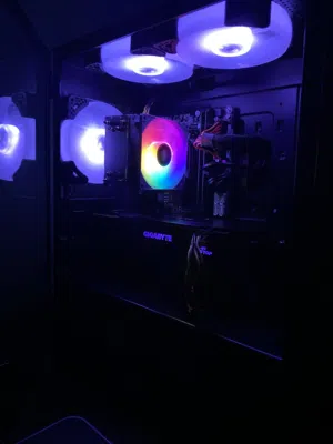 للبيع جهاز كمبيوتر