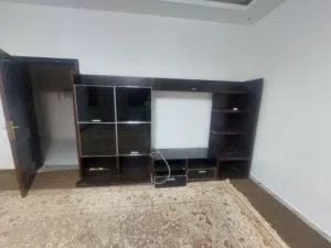 مكتبه كبيره بلون مميز
