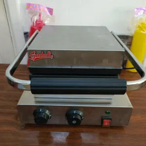 الة صنع الوافل مستعملة شبه جديدة