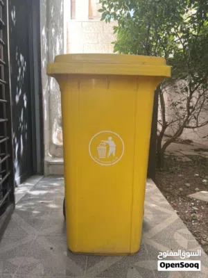حاويه نفايات ذو عجلات