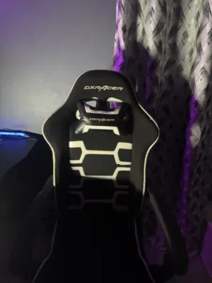 كرسي قيمنق للبيع ابيض و اسود