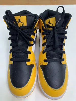 للبيع حذاء اير جوردان أصلي Air Jordan 1 Mid GS "Taxi" - مقاس 40