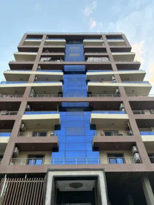 شقة لقطة في عمارة فندقية و موقع متميز بميدان هليوبوليس مصر الجديدة