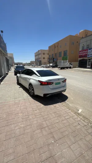 نيسان التيما 2021 موديل صالون / سيدان بدون حوادث شبه جديده