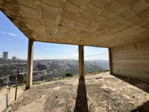 عمارة قيد الإنشاء