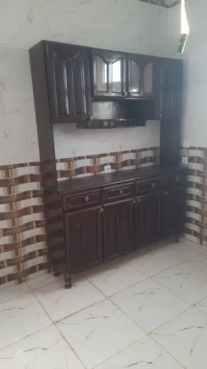 دولاب مطبخ بحاله جيده جدا بيع مستعجل