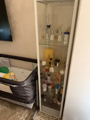 للبيع كبت عطور ( خزانه من ايكيا )
