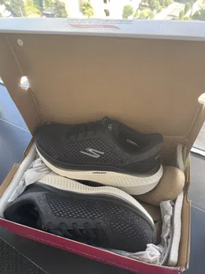 أقل من سعر السوق وبدون ضريبة : skechers Arch fit Women جديد قياس 37.5