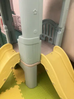 لعبة أطفال كبيرة بحالة ممتازة – زحليقة وبيت لعب