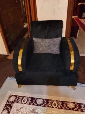 طقم كنت صلاة على نبي جديد ولا خدشه لون رمادي واسود وعليه ذهبي