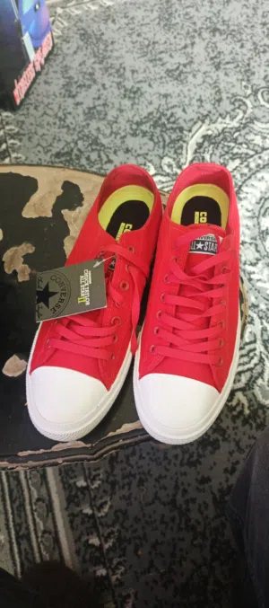 حذاء اليت ستار الأميركي الأصلي