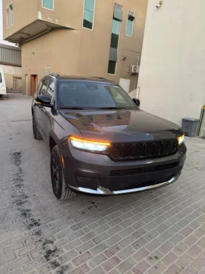 جيب شيروكي موديل 2025 بلاك توب