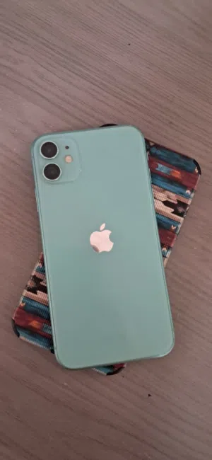 Apple iPhone 11 128 GB in Muscat