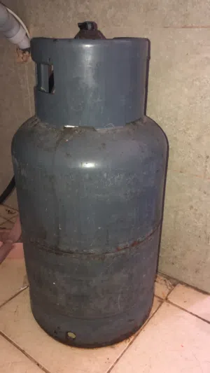 طباخ مع الأنبوبه. غساله فلتر سرير