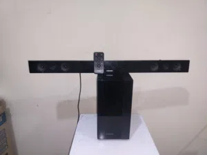 Samsung soundbar with wireless subwoofer with orignal remote