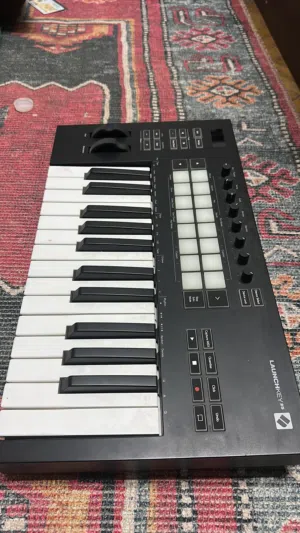 Launchkey 25 mk2 novation