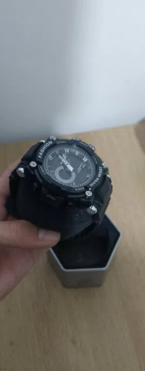 ساعة fashion تصميم شبابي وفخم