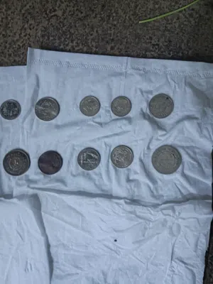 قطع نقدية قديمة و قريبة من الأثرية للبيع