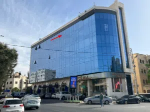 مكتب فاخر جديد وبانورامي للإيجار مساحة 75 متر
