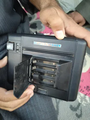 كاميرا تصوير فوري قديمة من نوع Kodak — تحديدًا نظام Kodamatic.
