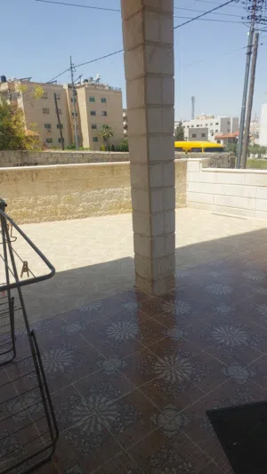 شقه طبربور شارع عليان العظامات عماره رقم 18 ارضي على شارعين رئيسي وفرعي المساحه الداخليه 175