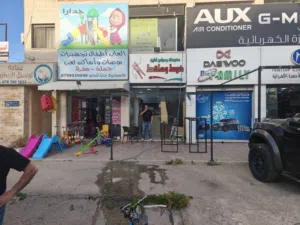 محل للاجارقرب دوار الحويان شارع الحريه يصلح لجميع الاعمال ويمكن بيعه بيع وشراء