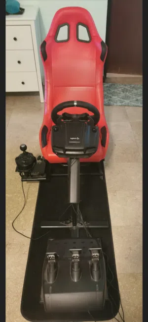 PREMIUM SIM RED BUCKET SEAT AND FRAME ONLY!! Fully adjustable steel racing.