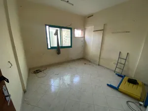 (محمد سعد) غرفتين وصاله بالقاسميه للايجار السنوي  تصلح سكن عزاب
