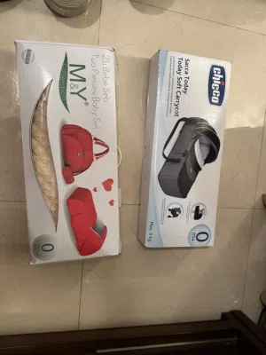 حماله اطفال عدد 2 وحده نوع شيكو ووحده نوع m&y بحاله ممتازه